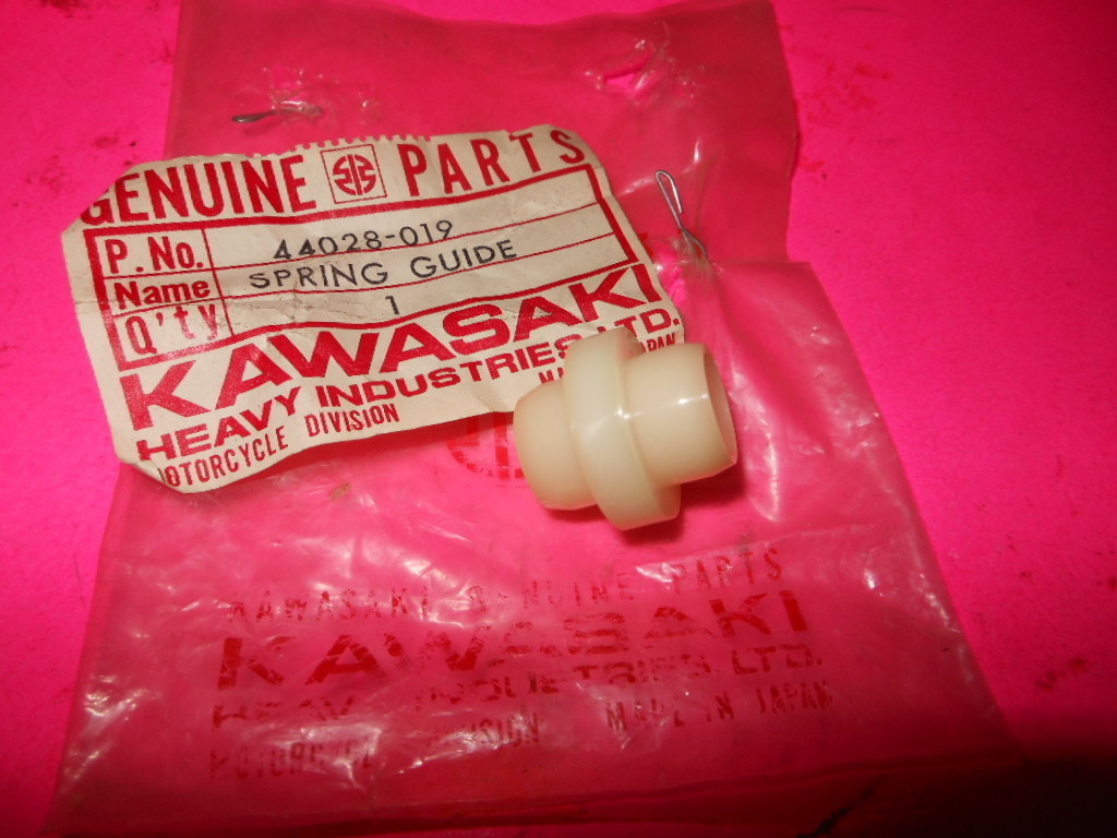NOS OEM KAWASAKI 1974 1975 F7 GUIDE FORK SPRING 44028-019 | eBay