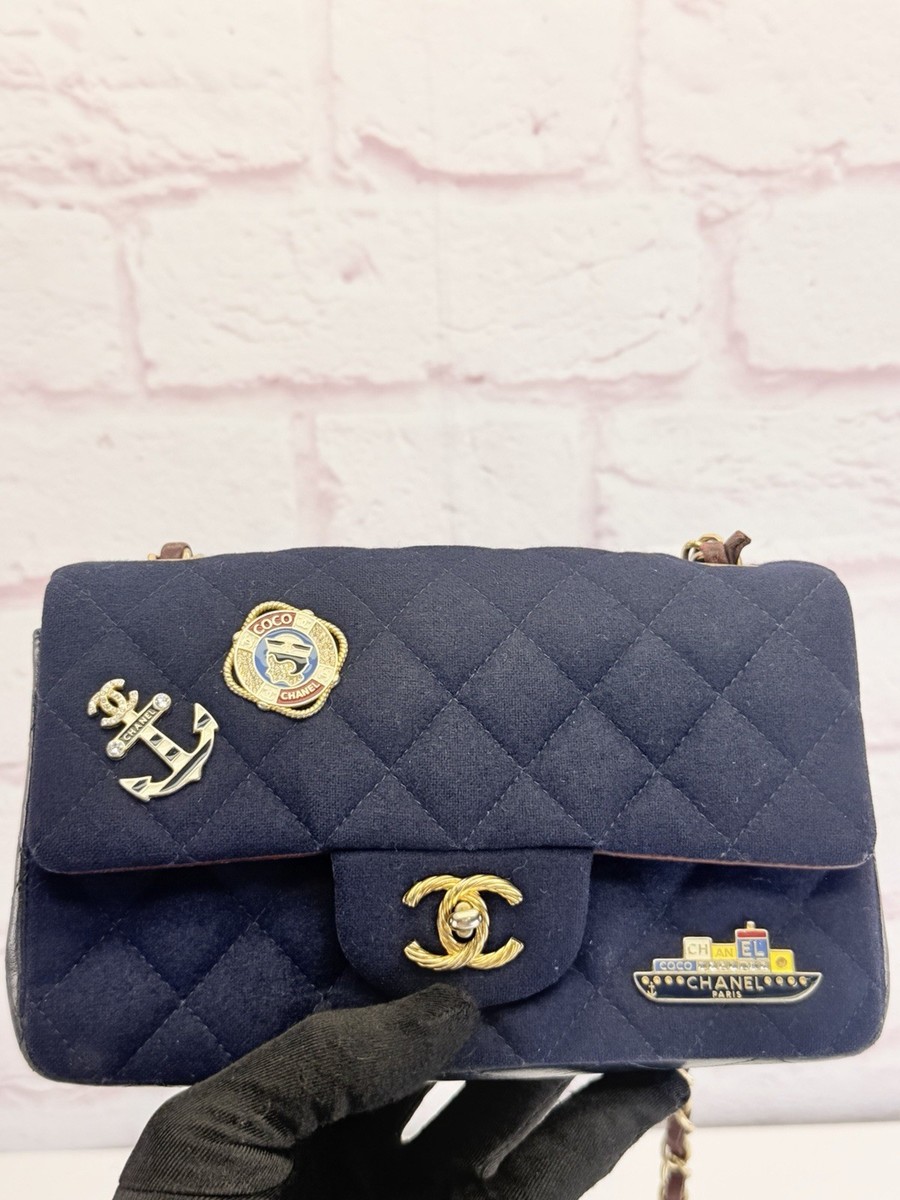 CHANEL ネイビー キルティング バッグ Chanel Caviar Lizard Embossed Quilted Small Coco Handle Flap Dark