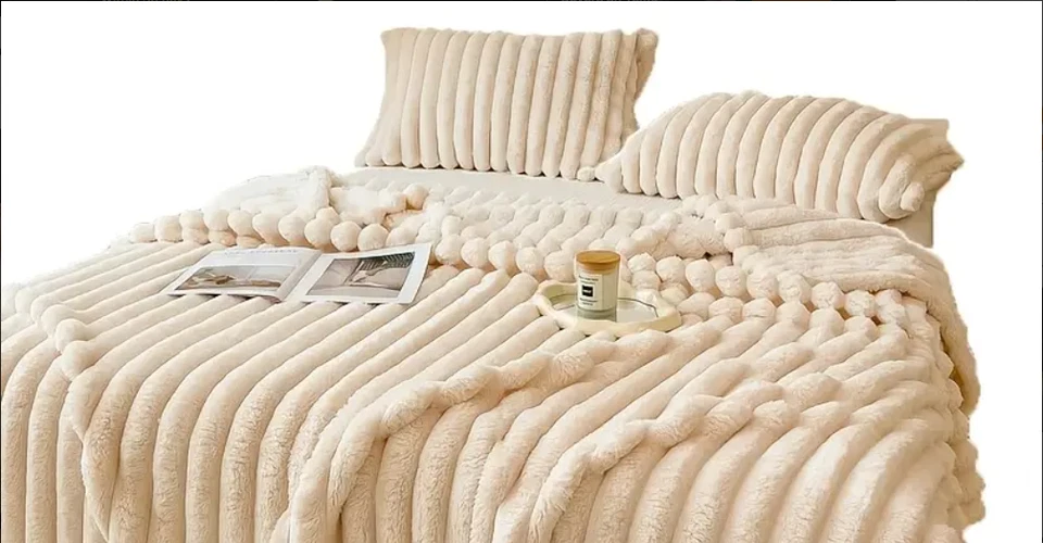 Luxurious Faux Rabbit Fur Throw Blanket - Soft, Warm & Cozy for Couch, Bed, Offi - Image 4 of 4