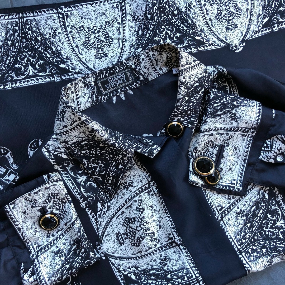 GIANNI VERSACE silk shirt w/ french cuffs Le Croci print