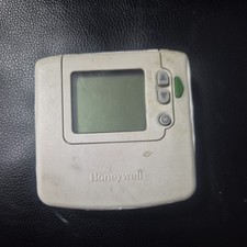 Honeywell Home DT90E wired digital room thermostat, model DT90E1012