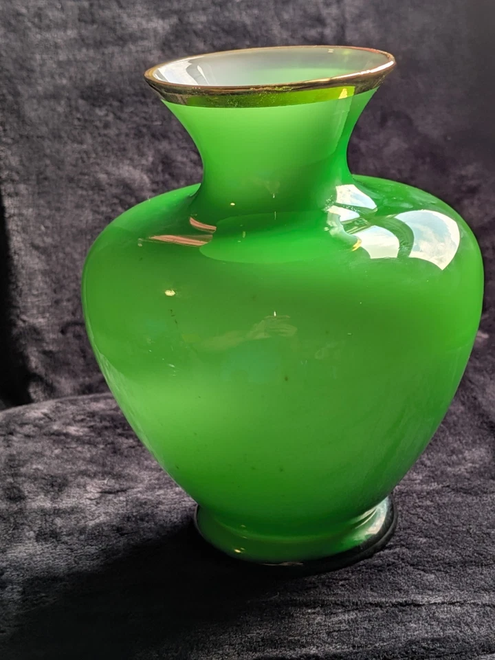 Rare Antique Peacock Vase W/Gilt Decor Japanese Jade Greed Cased Glass 1900s - Image 3 of 4