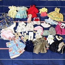 BIG LOT OF VINTAGE FACTORY  HAND MADE DOLLS CLOTHING 50  s -60  s NOVELTY PRINT