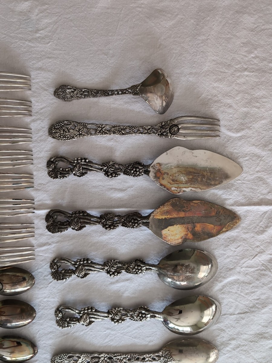 Godinger Silver Plate Silverware Set (Set for 8) Plus 5 Piece