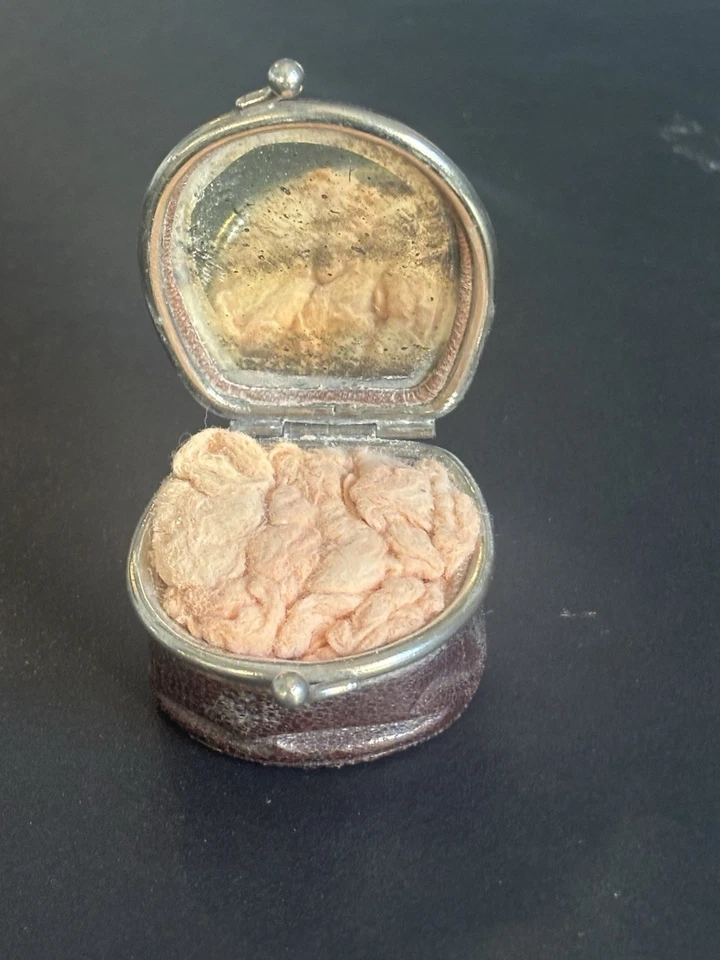 Poudrier ancien ovale en cuir et métal argenté – Belle Époque (vers 1900) - Photo 3/4