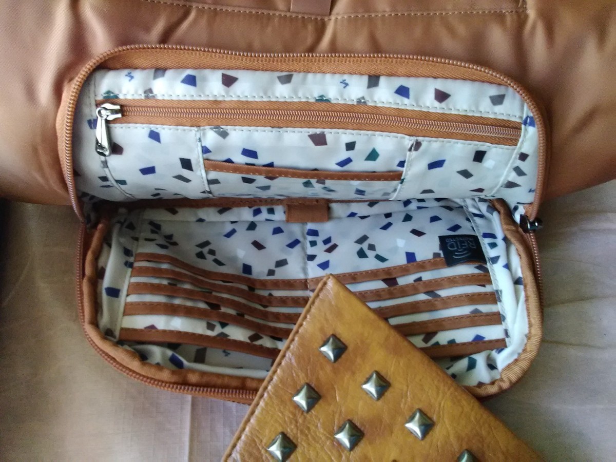 PURSE COLLECTION/HIGH END/NEVER USED 5 PURSES IN COLLECTION EXCELLENT CONDITION View 4