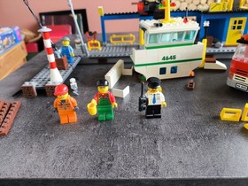 LEGO CITY 4645 HARBOUR LE PORT VGC