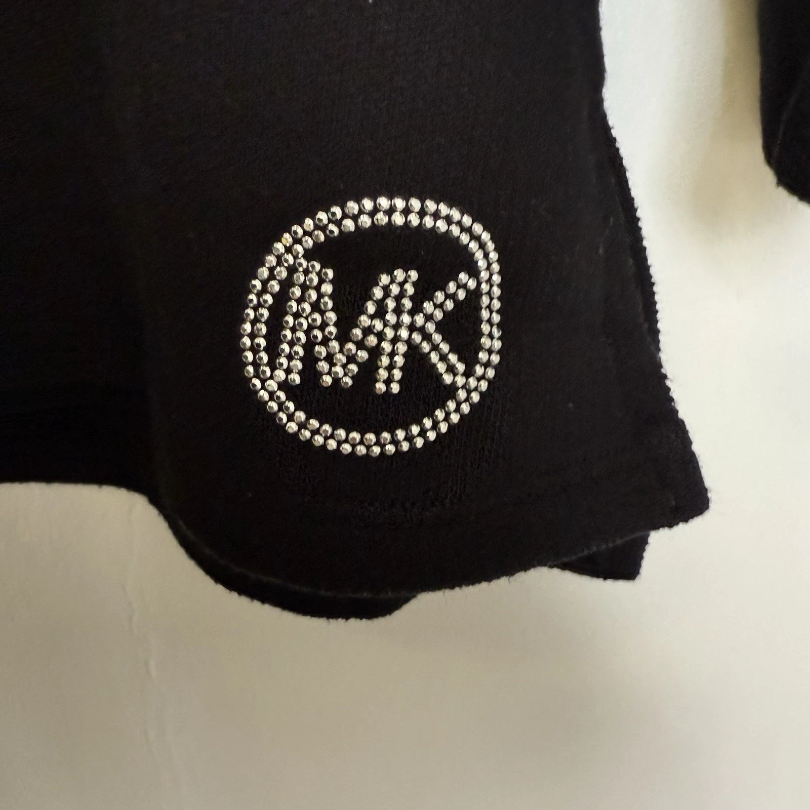 Maglione Michael Kors nero alto basso stringato davanti con cappuccio 1x logo gemma