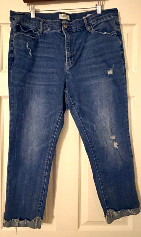 Nicole Miller New York High Rise Skinny Jeans 8 Blue Medium Wash Distressed