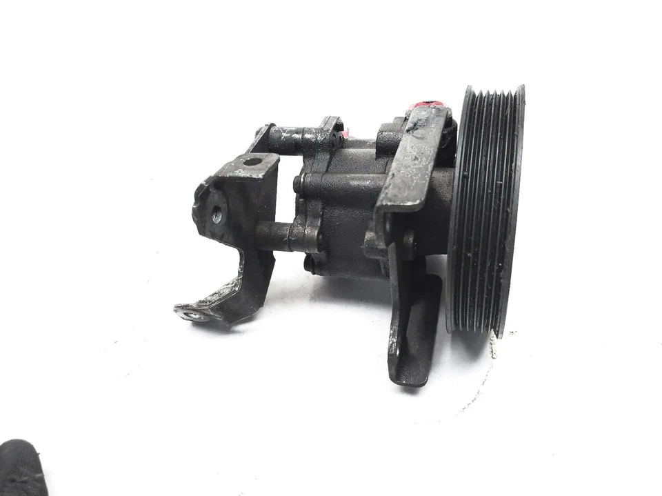 Bomba de dirección asistida Bmw 325Ci 2002 tracción trasera con polea 32-41-6-756-582 Foto 2 de 4