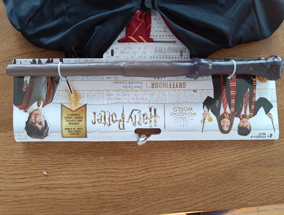 ENSEMBLE COSTUME DRESS UP SET HARRY POTTER GRYFFINDOR ROBE BAGUETTE  - Photo 2/4