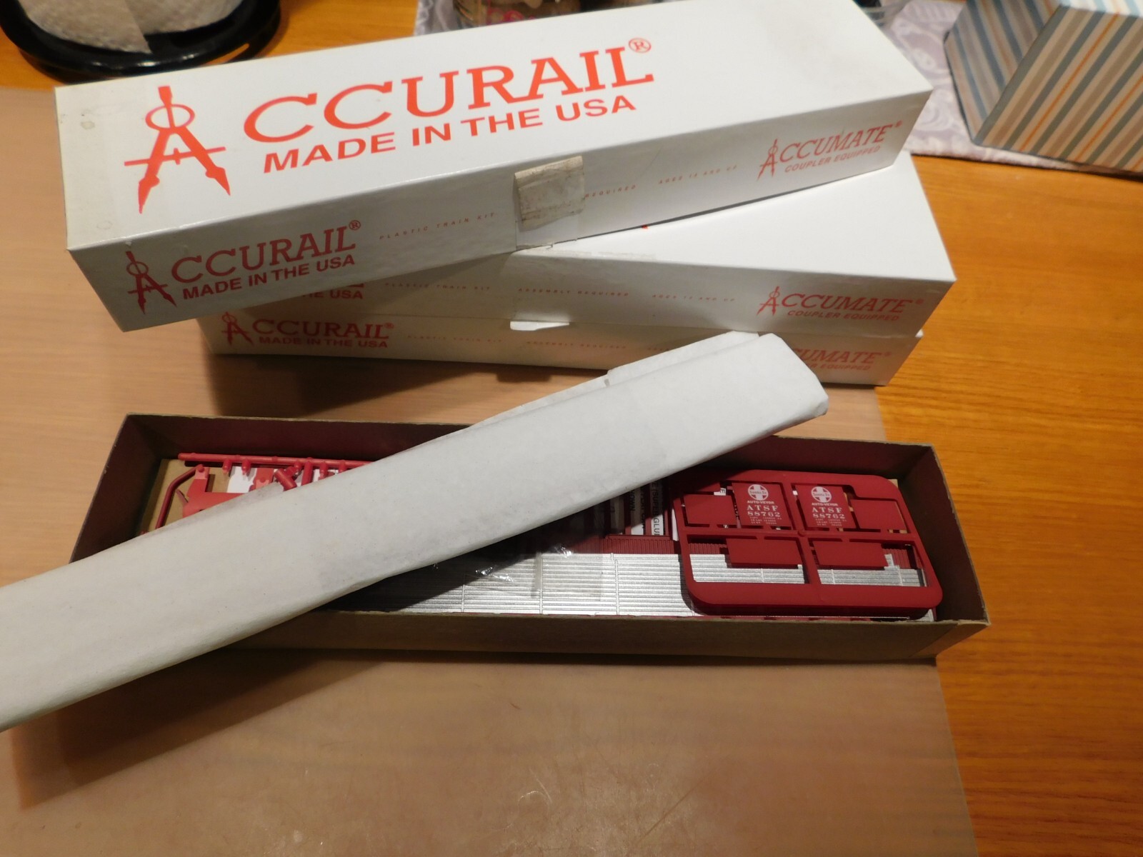 Accurail BI- Level Santa Fe Auto Rack 3 pack HO Scale | eBay