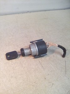 Volvo VNL Pollak 21780553 Ignition Switch W/ Key