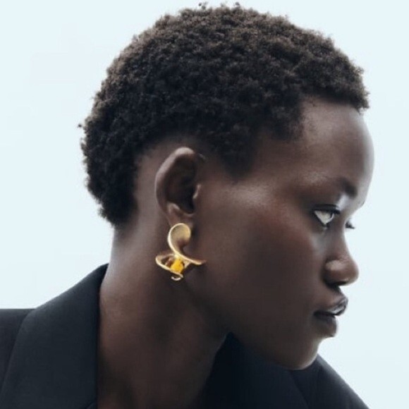 Zara Golden Twisted Drop Earrings New Blogger Fav. New no tags with gift box 🎁
