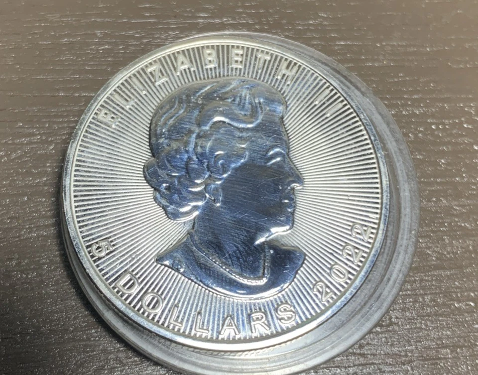 2022 Canadian Maple Leaf (Commemorative NOT SILVER ) read description no silver - Image 2 of 2