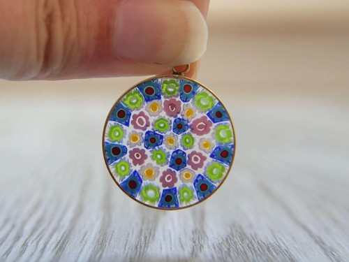 Pendentif Millefiori En Verre De Murano – Plaqué Or – Diamètre 1.9 Cm – Occasion Très Bon état – Fabriqué En Italie