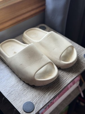 Yeezy Slide Sandals in Light Beige Adidas Yeezy Slide Bone Beige Mens 8 Womens 9 Unisex Sandals  main image 2