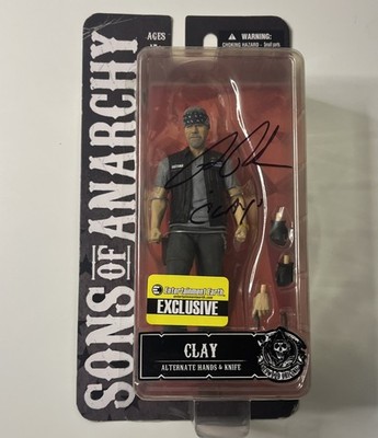 ACTION FIGUR SONS OF ANARCHY CLAY MORROW mit Autogramm Ron Pearlman OVP Sealed