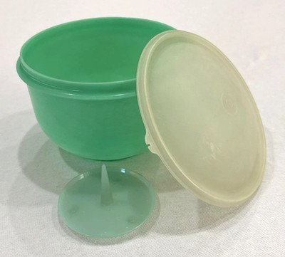 Tupperware Vintage Crisp-it Lettuce Keeper 1424-5 Jadeite Green w/ Lid and Spike