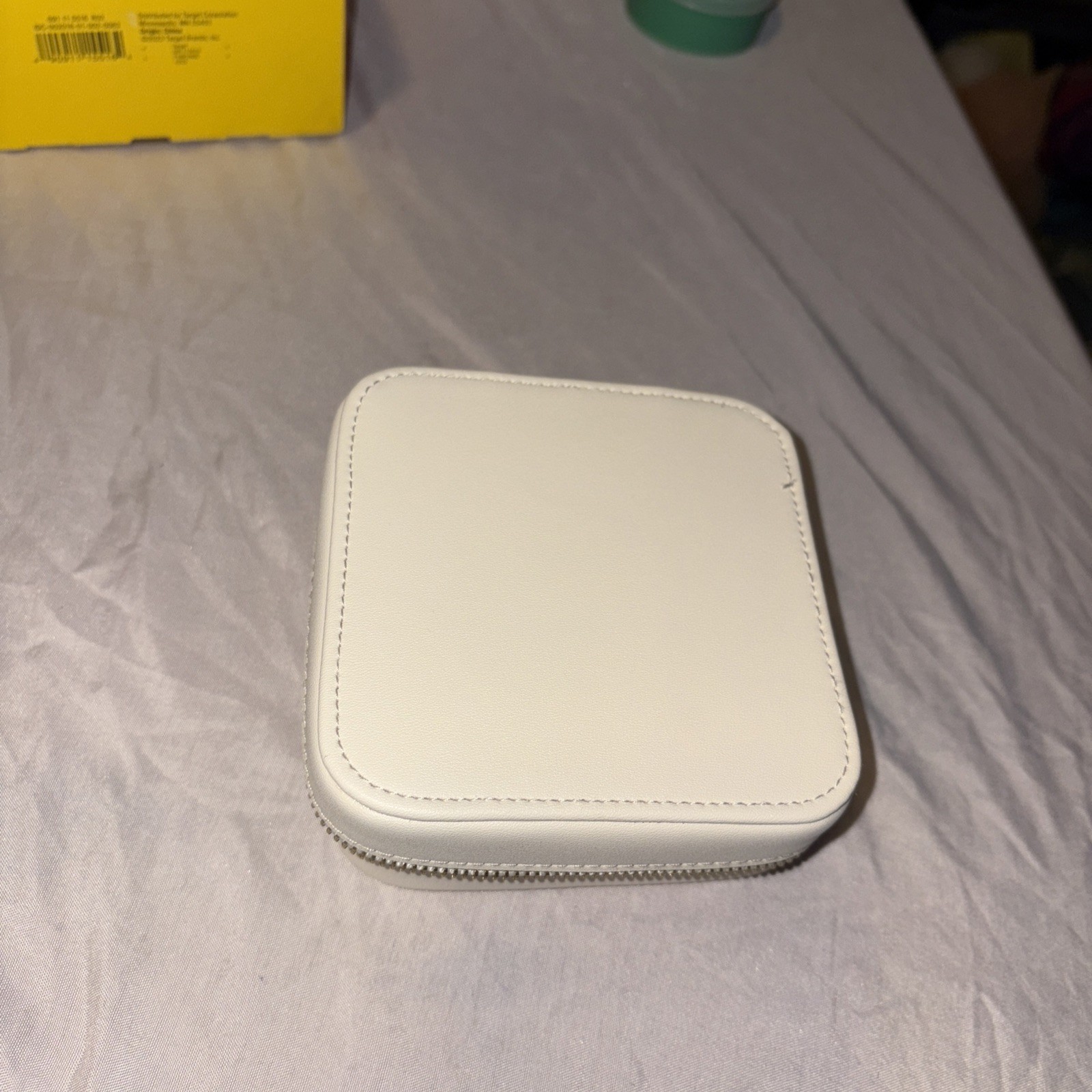 Elegant Jewelry Box Organizer for Necklaces Rings and More-image