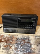 Vintage GE General Electric AM/FM Digital Alarm Clock Radio Model 7-4648A
