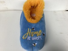 Snoozies Foot Covering Home is Where  Slippers Women's Size Medium 7/8 NWT