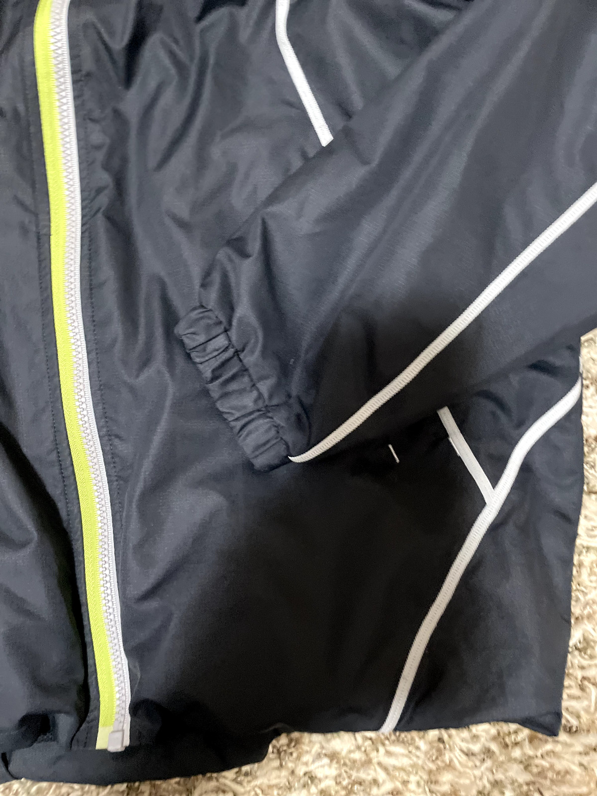 Descente Softshell Zip Up Athletic Jacket  Black … - image 2