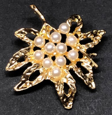 Broche Vintage Femme En Métal Doré Avec Perle Et Motif Feuille - Ancien Bijou V.P.C.P, à Restaurer
