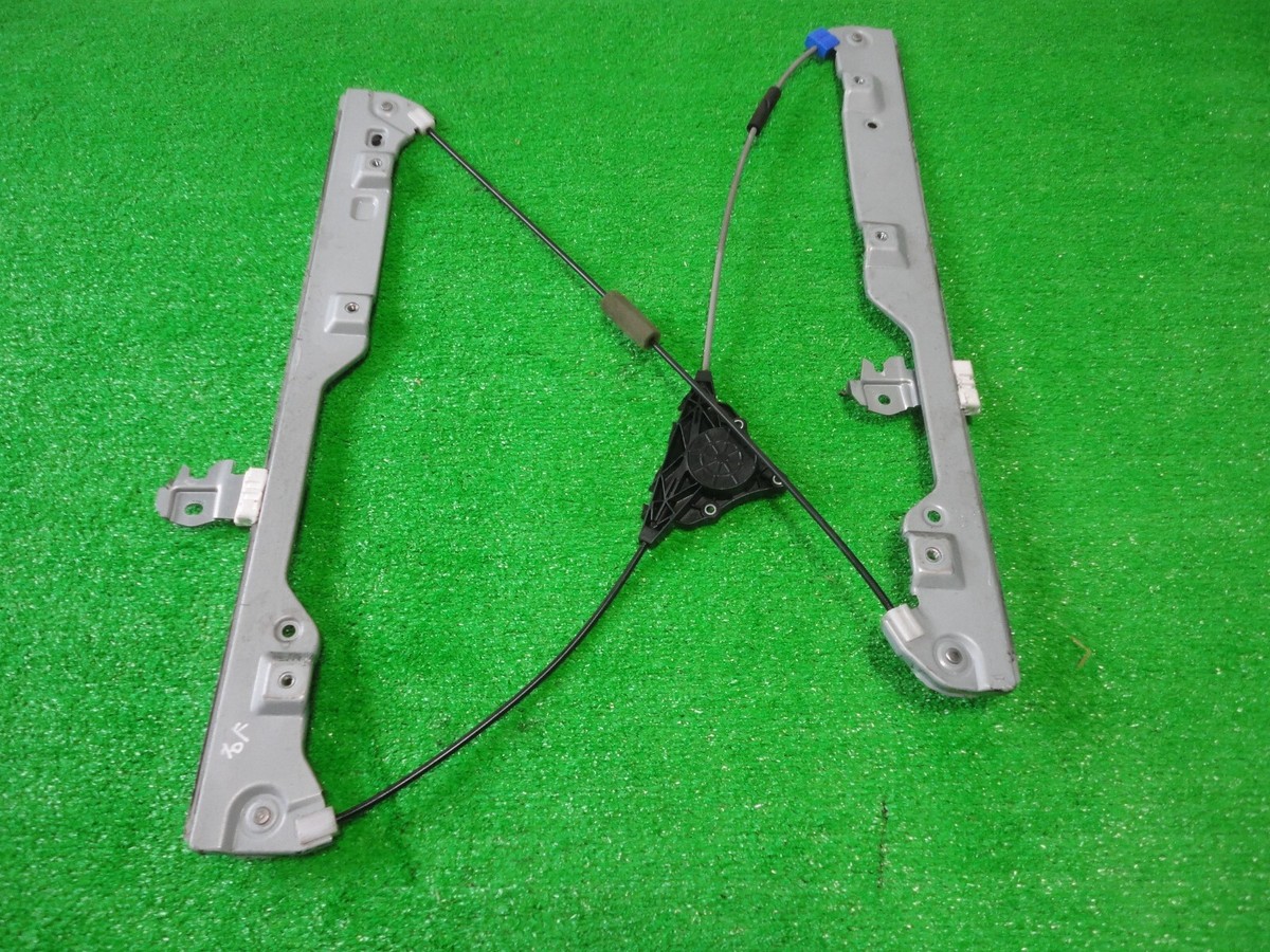 NISSAN SERENA HC26 C26 Genuine Window Regulator Front Right 80720