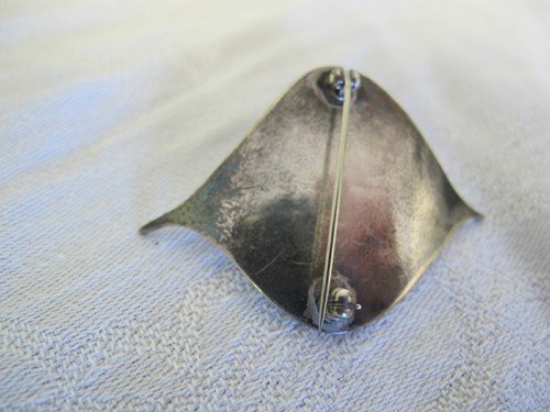 PIN DE HOJA CURVA DE PLATA ESTERLINA DE COLECCIÓN - Imagen 2 de 3