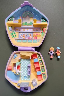1992 Vintage Polly Pocket Polly at the Burger Stand 2 Figures