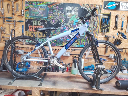 Giant Custom Built  14 Inch Frame  Mountain Bike Fully Checked Over & Serviced