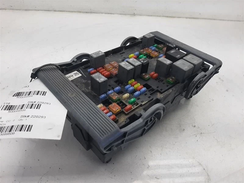 Motor caja fusibles 10-14 Cadillac Escalade 22798217 Foto 3 de 4