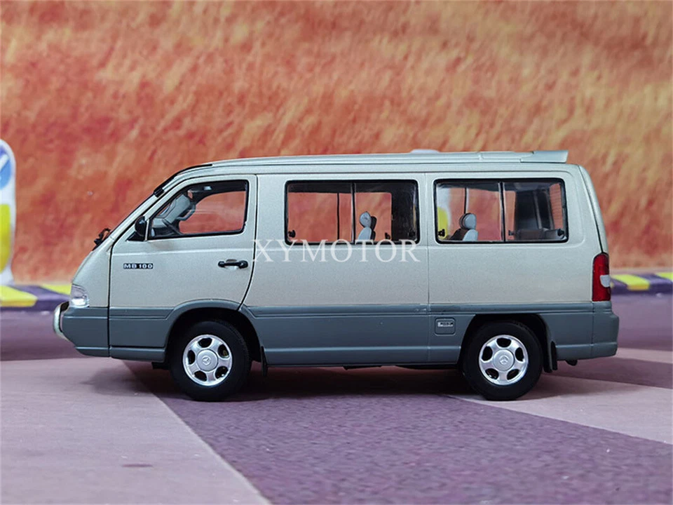 1:24 Benz MB100 MPV Istana Diecast Model Car Gifts Display Black/White/Champagne - Immagine 3 di 4