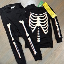 NWT Baby Gap unisex 2-piece skeleton Halloween glow-in-dark pajamas 18 24