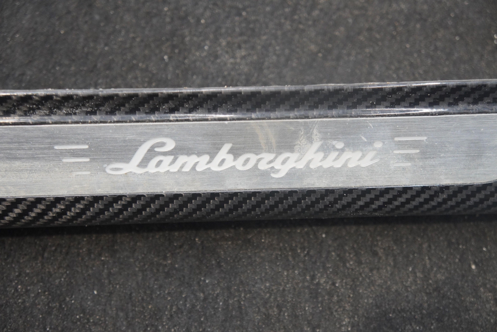Rear Left Door Sill Scuff Plate Trim Carbon Fiber 4ML947417B Lamborghini Urus
