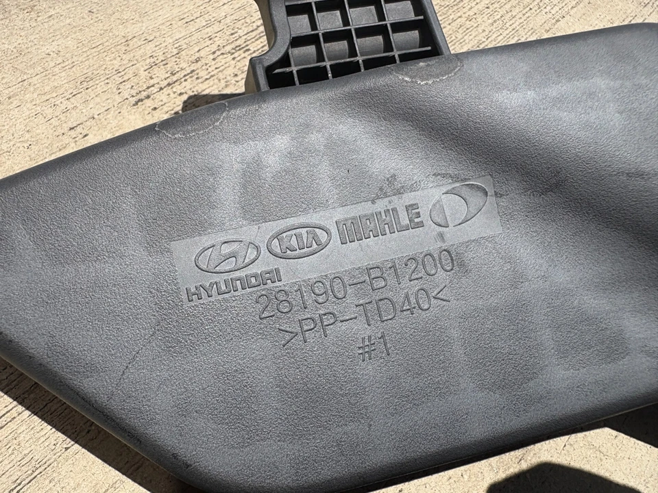 Genuine, 2015-2016 Hyundai Genesis 3.8L Engine Air Intake Hose Tube #28130-B1200 - Изображение 4 из 4