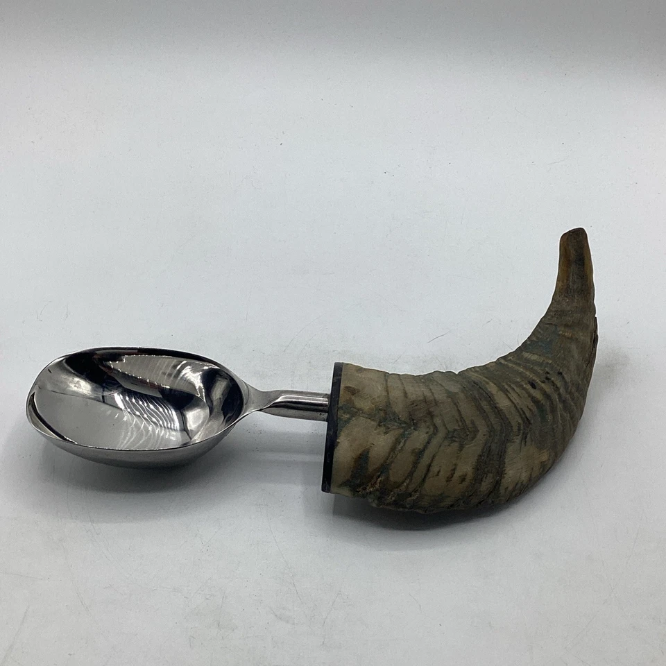 Godinger Silver Co. 5”x5” Curved Animal Horn Handled Large Serving Spoon - Image 4 of 4