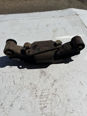 73-78 DATSUN 240Z 260Z 280Z TRANSMISSION MOUNT AND CROSS