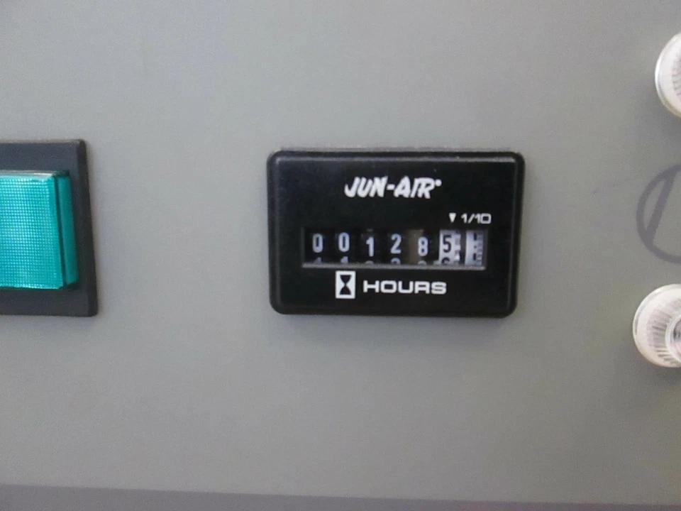 Compressor de ar elétrico Jun-Air, 12,2 bar, 4 litros, 3,4A, 1609660, usado - Imagem 3 de 4