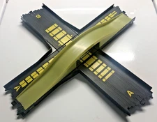 TYCO HO Command Control Collision Crossing Intersection & Bridge Nite Glow B5857