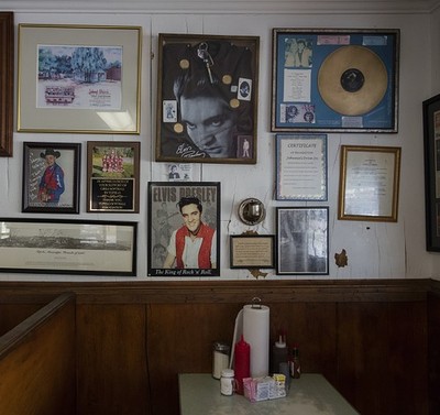 Tupelo Mississippi 1950s Elvis Presley Johnnie's Drive-In Mementos Booth