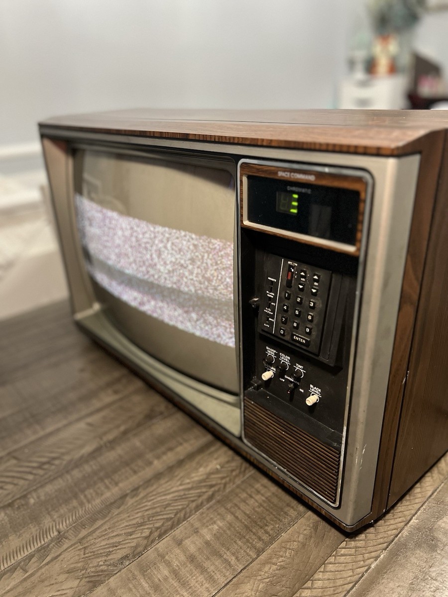 Vintage 1983 Zenith 19in CRT TV TUBE Retro Gaming Model SZ1927W