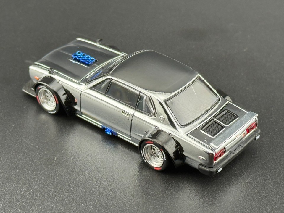 Figurine Pop Race 1:64 Nissan GT-R Hakosuka Drift Argent Chrome - Édition Limitée