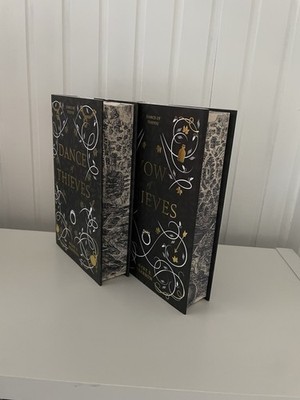 Dance of Thieves And Vow Of Thieves - Mary E. Pearson Fairyloot special Edition