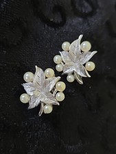 Vtg  Crown Trifari Silvertone Mapel Leaf Faux Pearl  Clip Earrings