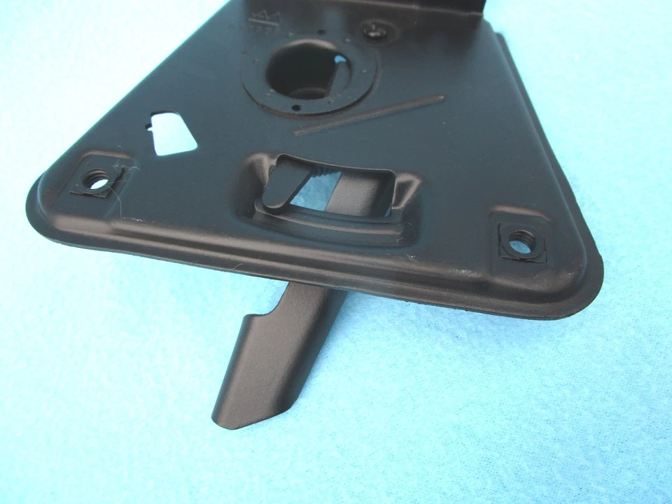 1965 Pontiac GTO, Lemans Hood Latch Release Assembly - OEM - 9778926 - Imagem 3 de 4