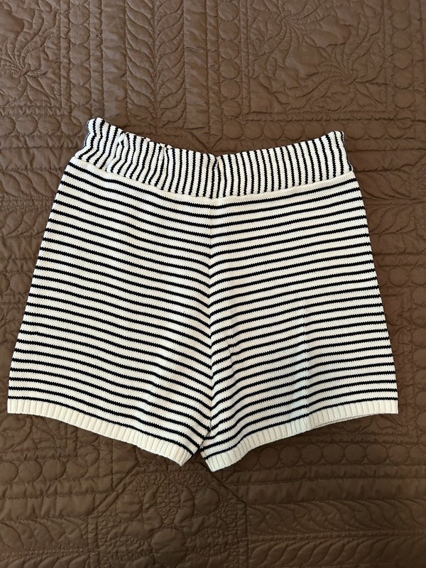 CIDER SHORTS WOMEN'S SIZE 1XL OFF WHITE AND BLACK STRIPES SUMMER Worn Once