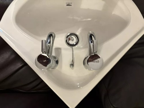 Corner Mount Basin sink With Single Leaver Taps,plug and waste lecico rrp £360 - Picture 5 of 6