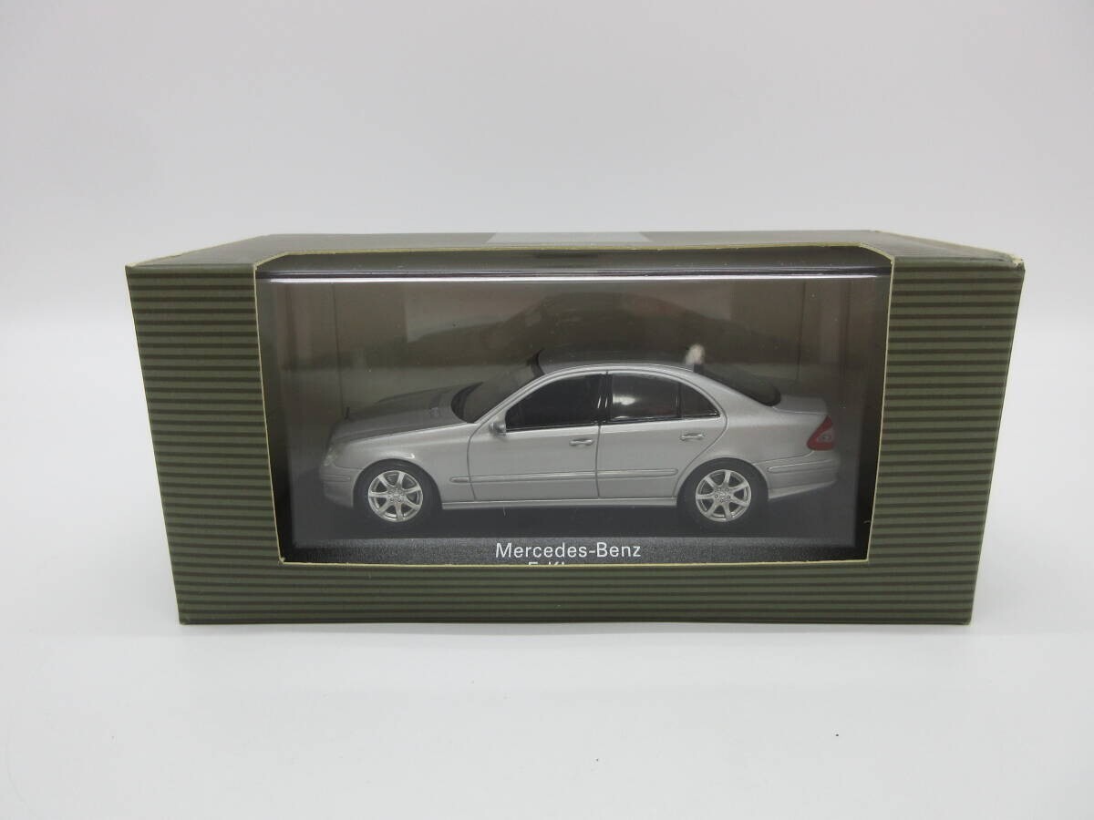 1:43 Mercedes-Benz E-Klasse W211 Late Mini Car Silver 1:43 Mercedes-Benz E-Klasse W211 Late Mini Car Silver